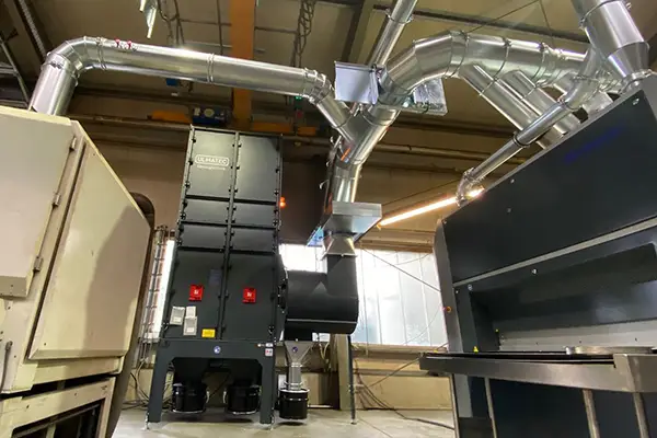 ein ölnebelabscheider von ulmatec für das absaugen und filtern von aerosolen, emulsionen und kühlschmierstoffnebel für Industrie und Metallbearbeitung