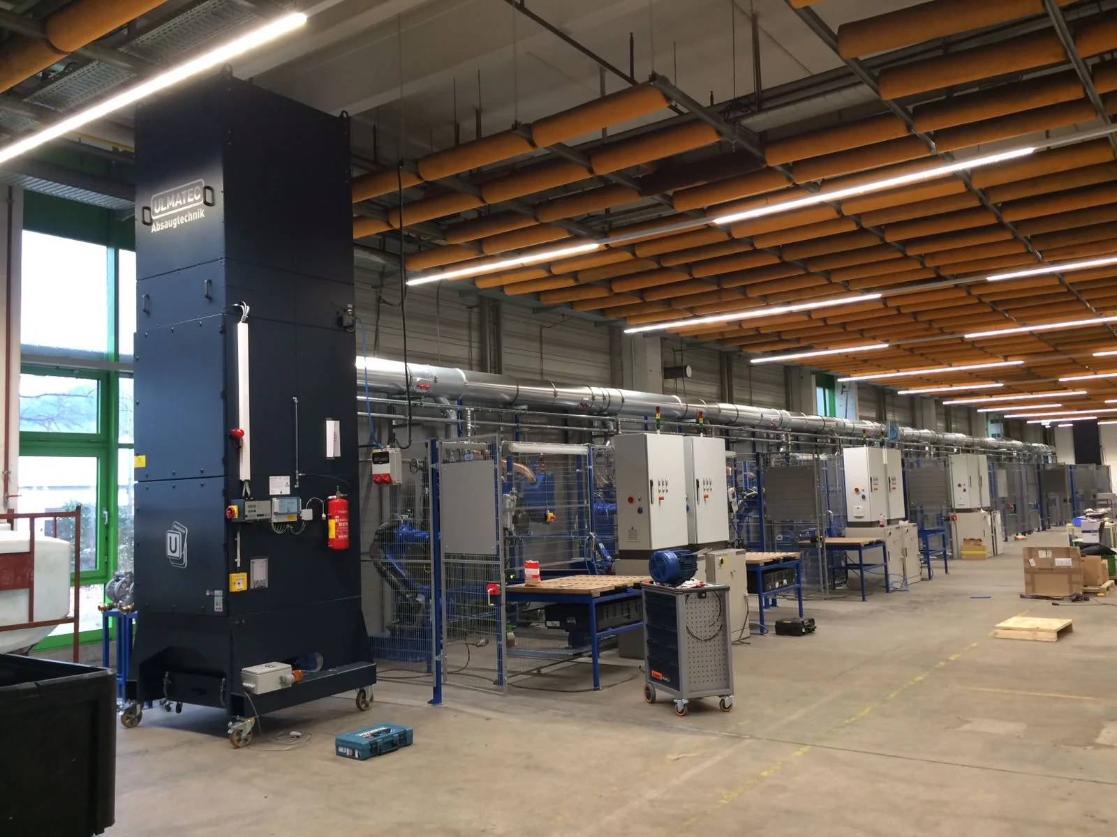 ein ölnebelabscheider von ulmatec für das absaugen und filtern von aerosolen, emulsionen und kühlschmierstoffnebel für Industrie und Metallbearbeitung